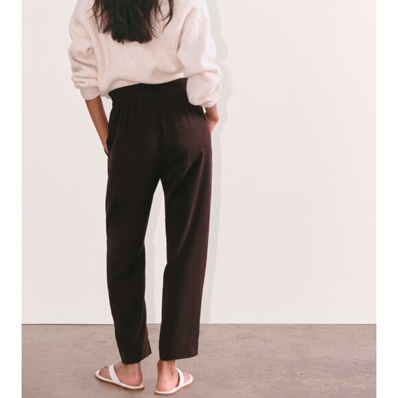 NWOT Everlane The Tapered Pant in Butterlite In Black Size Small - Picture 3 of 9